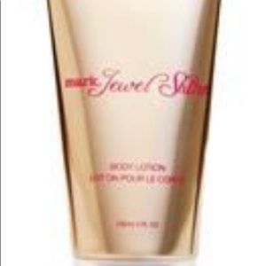 Avon Mark. Jewel Shine Body Lotion (5oz)